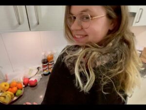 Lina_Love Porno Video: Mein erstes Mal SEX vor der Kamera! Auf dem KÜCHENTISCH gef*ckt worden!!